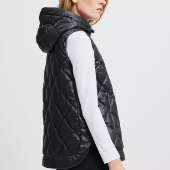 🔥 DKNY SPORT Quilted Puffer Vest – Reversible, Cozy & Stylish! - Picture 4 of 14